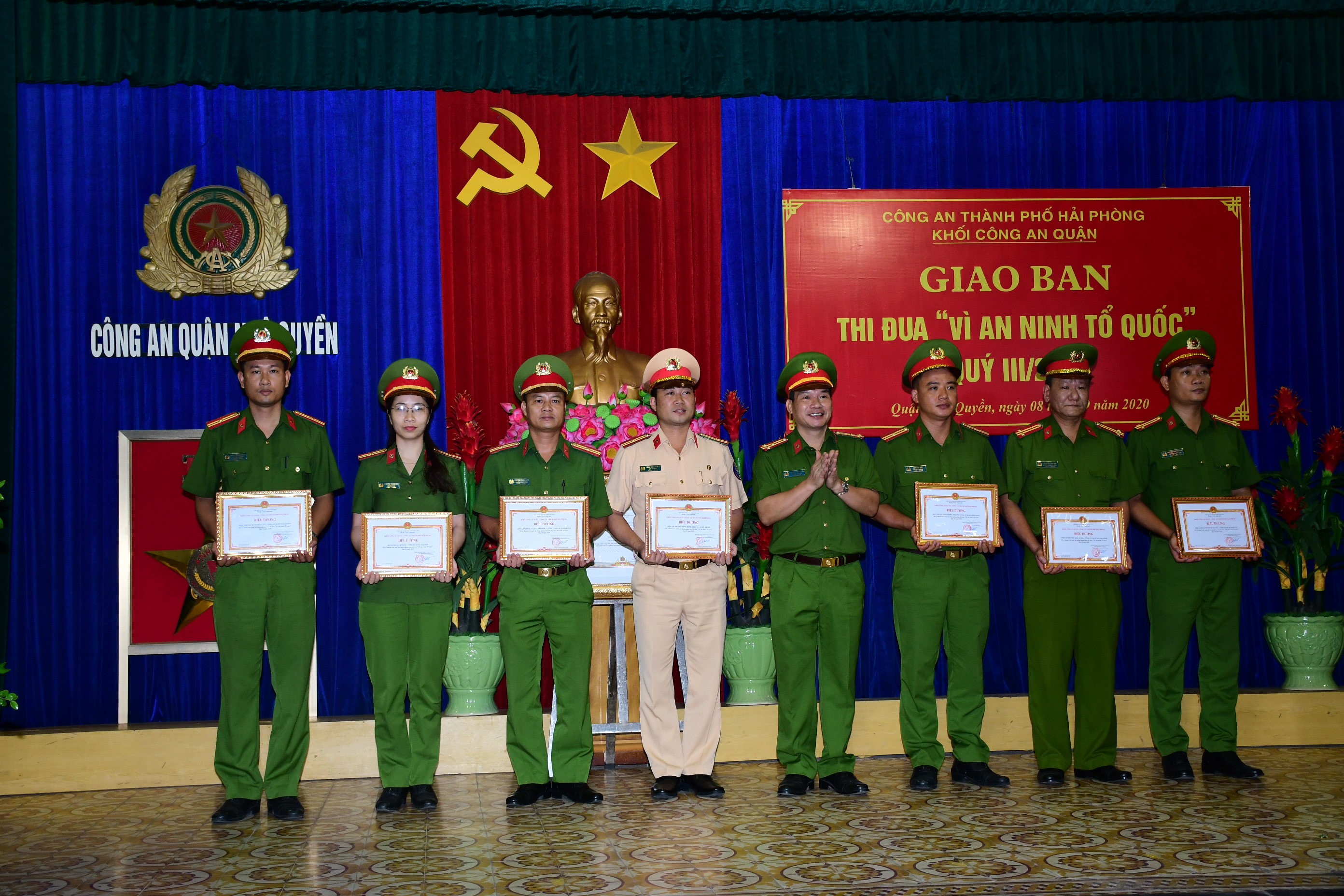 Khối Công an quận phá 28 chuyên án